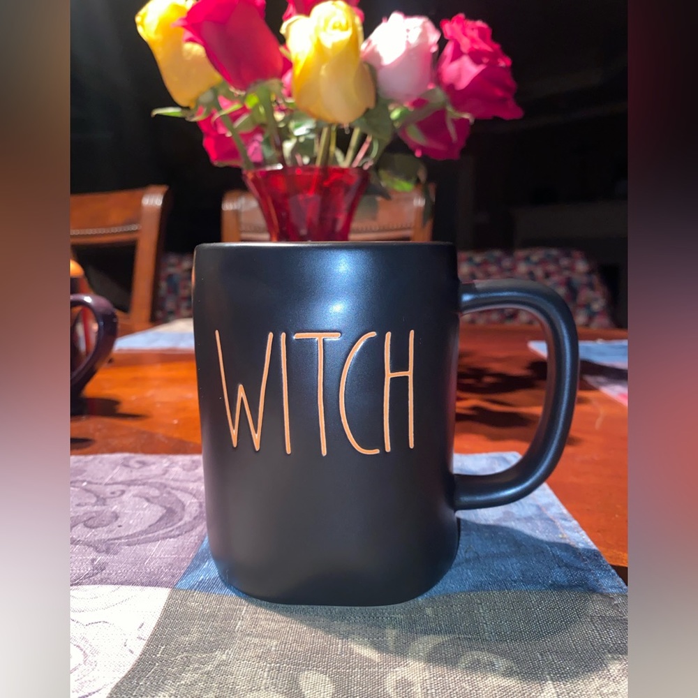 🌺 Rae Dunn mug